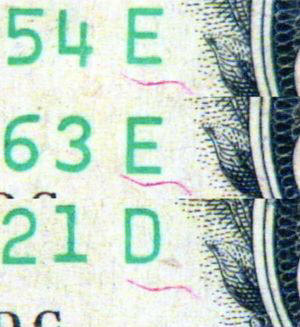 Рис. 34. Надпечатанные волокна на трех разных банкнотах: форма и расположение одинаковы.